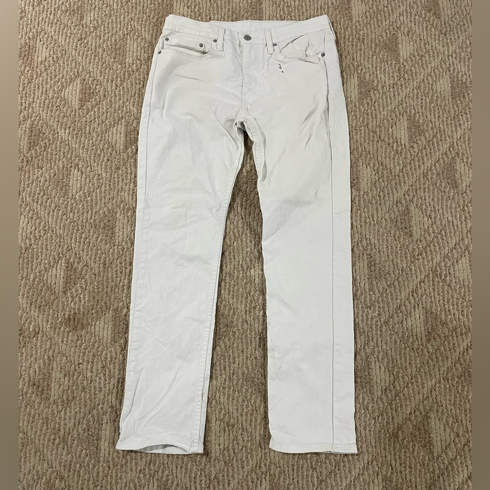 Men’s white jeans (Levi’s)